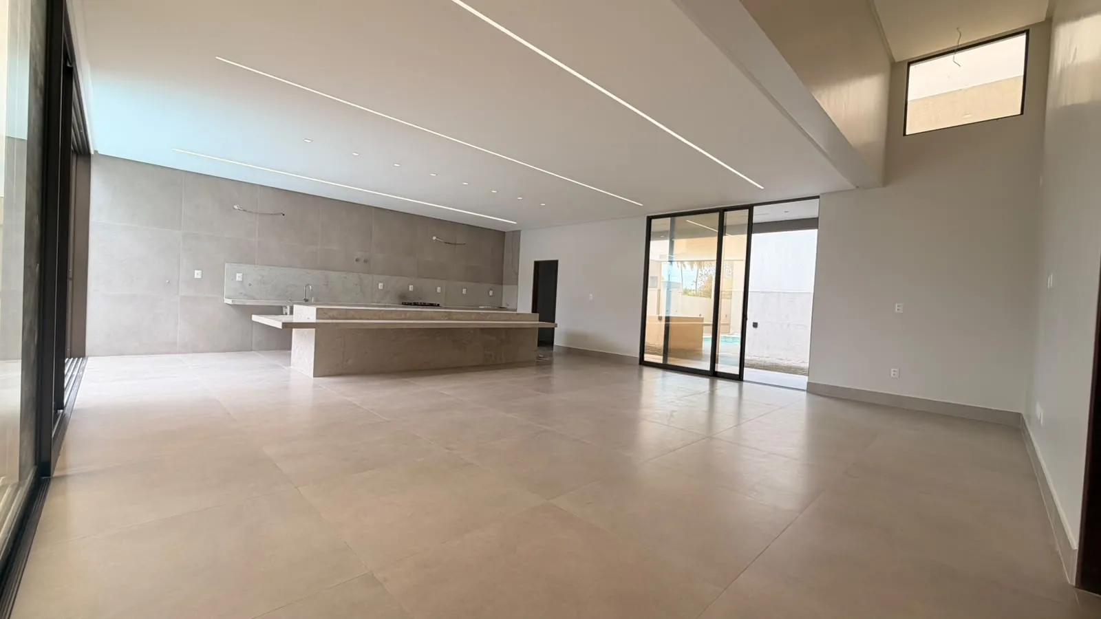 Living integrado com saída para a área externa